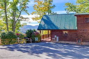 'breathtaking View' Cabin w/ Game Room & Hot Tub!