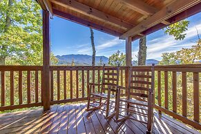 'breathtaking View' Cabin w/ Game Room & Hot Tub!