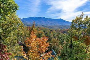 'breathtaking View' Cabin w/ Game Room & Hot Tub!