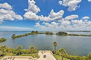 Modern Waterfront Hudson Condo w/ Resort Pool!