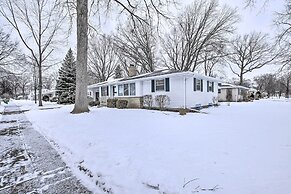 Green Bay Home: 3 Blocks to Lambeau Field!