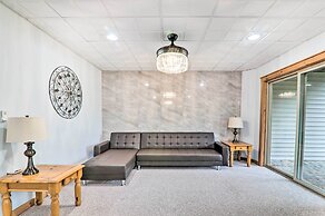 Modern Camelback Mountain Home: 1/2 Mi to Skiing!