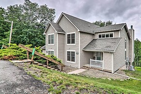 Modern Camelback Mountain Home: 1/2 Mi to Skiing!