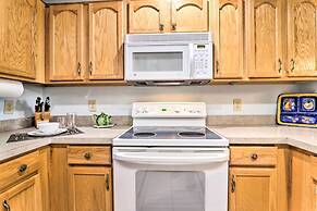 Modern Camelback Mountain Home: 1/2 Mi to Skiing!