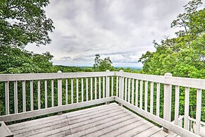 Modern Camelback Mountain Home: 1/2 Mi to Skiing!