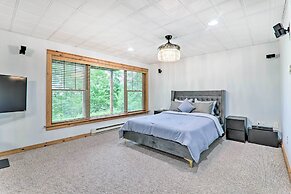 Modern Camelback Mountain Home: 1/2 Mi to Skiing!