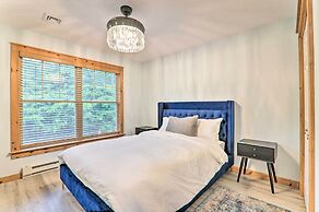 Modern Camelback Mountain Home: 1/2 Mi to Skiing!