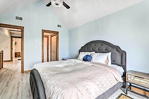 Modern Camelback Mountain Home: 1/2 Mi to Skiing!