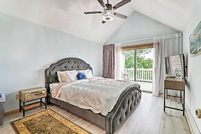 Modern Camelback Mountain Home: 1/2 Mi to Skiing!