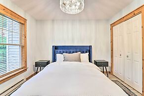 Modern Camelback Mountain Home: 1/2 Mi to Skiing!