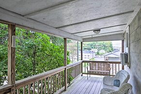 Enchanting Family House w/ Balcony < 3 Mi to Wvu!