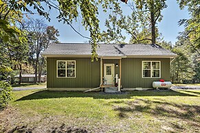 Serene Poconos Cabin w/ Fire Pit & Creek Access!