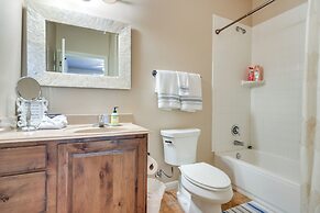 Cozy New Braunfels Condo w/ Community Pool & Grill