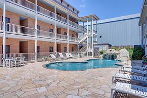 Cozy New Braunfels Condo w/ Community Pool & Grill