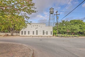 Cozy New Braunfels Condo w/ Community Pool & Grill