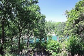 Cozy New Braunfels Condo w/ Community Pool & Grill