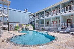 Cozy New Braunfels Condo w/ Community Pool & Grill