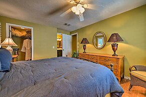 Bright Coastal Condo: Walk to Lido Key Beach!