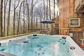 Hendersonville Cabin w/ Hot Tub, Views & Fire Pit!