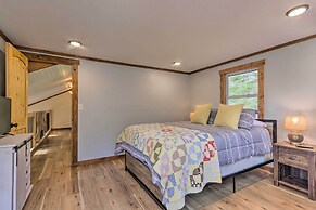 Hendersonville Cabin w/ Hot Tub, Views & Fire Pit!