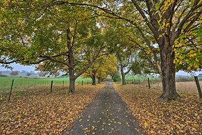 Charming Guesthouse Getaway on 10-acre Farm!