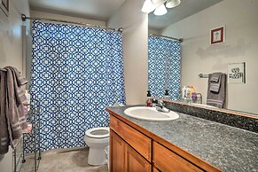 Grants Pass Home: 1 Mi to Downtown & Rogue River!