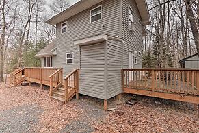 Family Poconos Home w/ Decks, 6 Mi to Skiing!