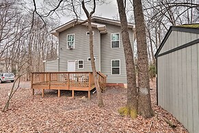 6 Mi to Skiing: Family Poconos Home w Decks!