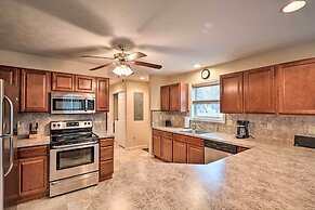 6 Mi to Skiing: Family Poconos Home w Decks!