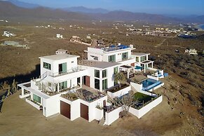 Luxury Ocean-view Villa w/ Pool By Cerritos Beach