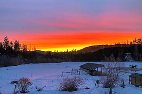 Rural Kettle Falls Bunkhouse w/ Airstrip & Trails!