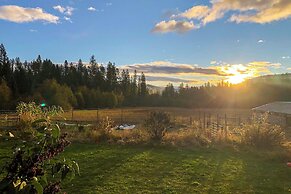 Rural Kettle Falls Bunkhouse w/ Airstrip & Trails!