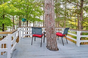 Quiet Retreat on Lake w/ Kayaks, Boats + Bikes!