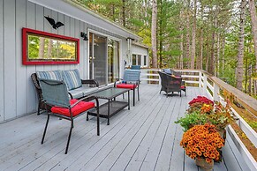 Quiet Retreat on Lake w/ Kayaks, Boats + Bikes!