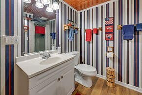 Quiet Retreat on Lake w/ Kayaks, Boats + Bikes!