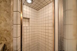 Central Ruidoso Mountain Home w/ Step-free Access!