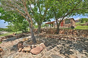 Enchanting Hilltop Cottage in Medicine Park!