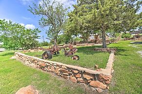 Enchanting Hilltop Cottage in Medicine Park!
