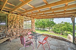 Enchanting Hilltop Cottage in Medicine Park!