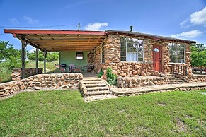 Enchanting Hilltop Cottage in Medicine Park!