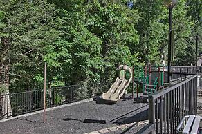 Eclectic Cabin w/ Hot Tub: 1 Mi to Ober Gatlinburg