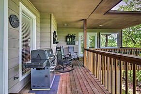 Eclectic Cabin w/ Hot Tub: 1 Mi to Ober Gatlinburg