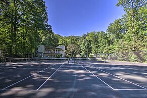 Eclectic Cabin w/ Hot Tub: 1 Mi to Ober Gatlinburg
