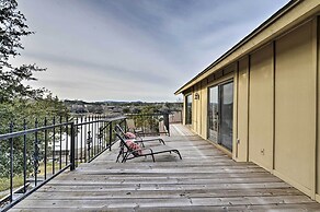 Bright n Breezy Waterfront Lake Granbury Getaway!