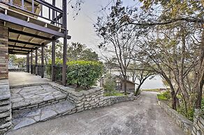 Bright n Breezy Waterfront Lake Granbury Getaway!