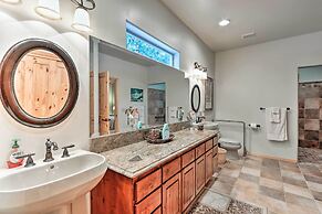< 3 Mi to Pinetop Country Club: Luxe Cabin w/ Deck