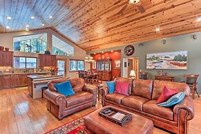 < 3 Mi to Pinetop Country Club: Luxe Cabin w/ Deck