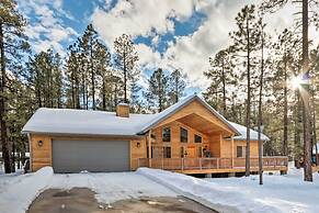 < 3 Mi to Pinetop Country Club: Luxe Cabin w/ Deck