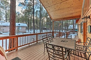 < 3 Mi to Pinetop Country Club: Luxe Cabin w/ Deck