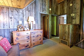 East Burke House w/ Deck < 3 Mi to Kingdom Trails!